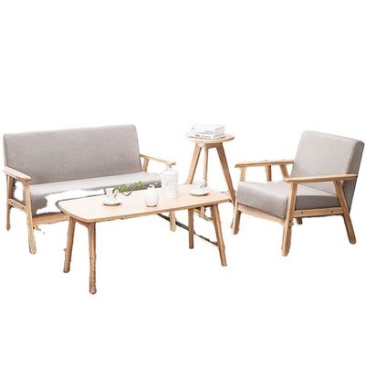 Le canapé en bois pour le salon est inclus dans la conception