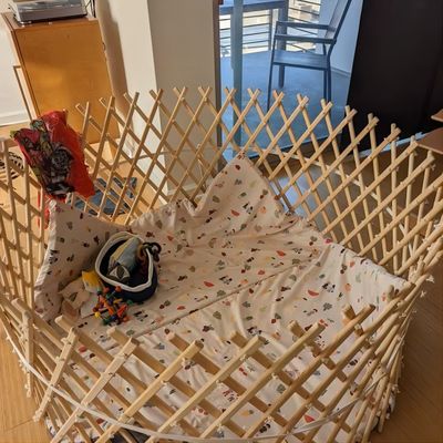 Éco-friendly grand berceau en bois pour bébé pour l'apprentissage Montessori robuste pliable et personnalisable