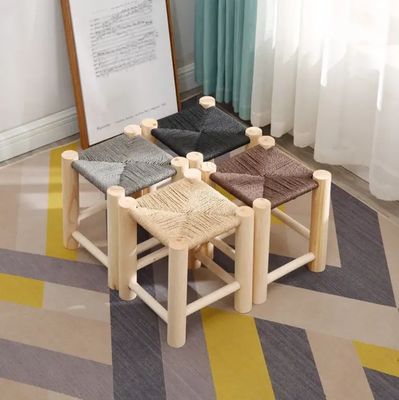 Ajoutez une touche d'élégance à votre salon et salle à manger avec un tabouret en bois massif nordique moderne