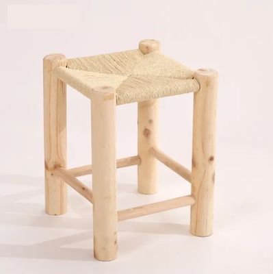 Ajoutez une touche d'élégance à votre salon et salle à manger avec un tabouret en bois massif nordique moderne