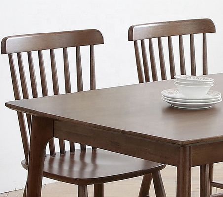 Table à manger en bois massif personnalisable pour une salle à manger professionnelle et élégante