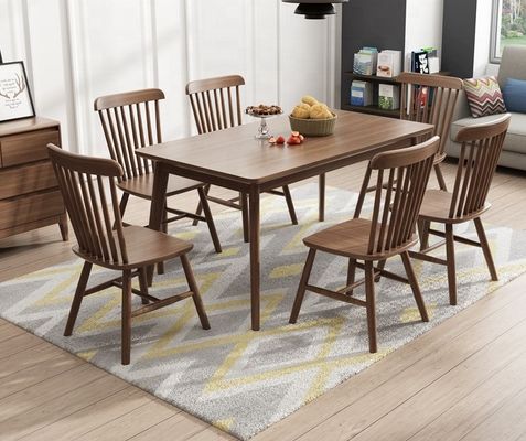 Table à manger en bois massif personnalisable pour une salle à manger professionnelle et élégante