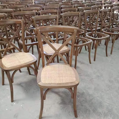 Chaise de salle à manger en rotin à dos professionnel empilable X en bois d'accent français Chaise de mariage en bois en couleurs personnalisées