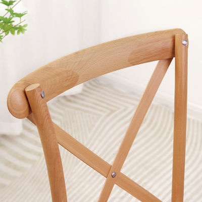 Chaise de salle à manger en rotin à dos professionnel empilable X en bois d'accent français Chaise de mariage en bois en couleurs personnalisées