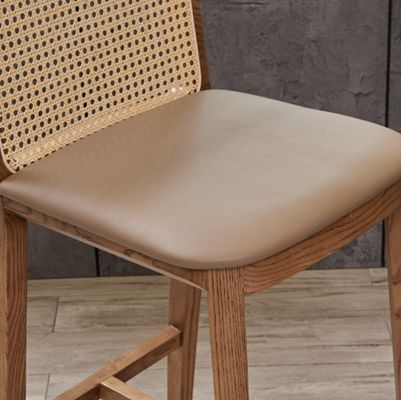 Siège en PU/tissu d'éponge Tabouret de bar tapissé nordique Chaise en bois chaise en rotin pour bar moderne