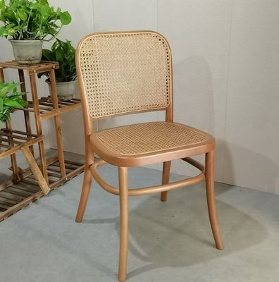 Accueil Meubles Chaise à manger en rotin en bois avec design moderne