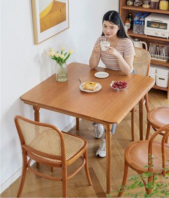 Accueil Meubles Chaise à manger en rotin en bois avec design moderne