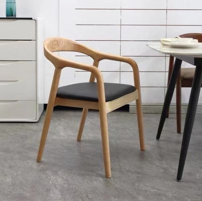 Chaise de salle à manger en bois massif Nordic Light Luxury Hotel Cafe Tissu ou cuir pour une cuisine raffinée