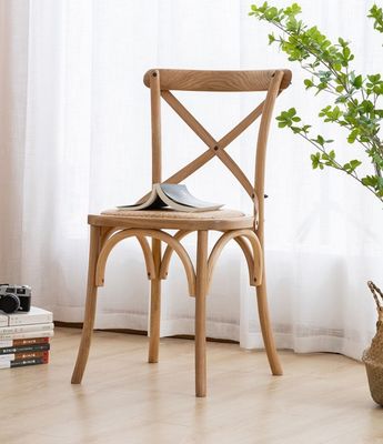 Rattan moderne nordique plié à l'arrière en bois massif Chaise de mariage en bois pour banquet et emballage du courrier