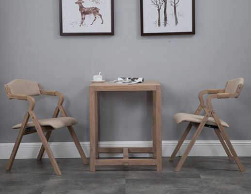 Des chaises de restaurant en bois pliable nordique durable et élégant en cendres du nord-est avec une limite de poids de 150K