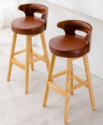 Chaise haute Nordique moderne simple en bois Bar Tabouret en bois massif naturel dans les installations de loisirs et tabouret haut