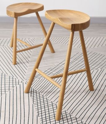 Des chaises hautes modernes et des tabourets en bois massif pour pub L-62