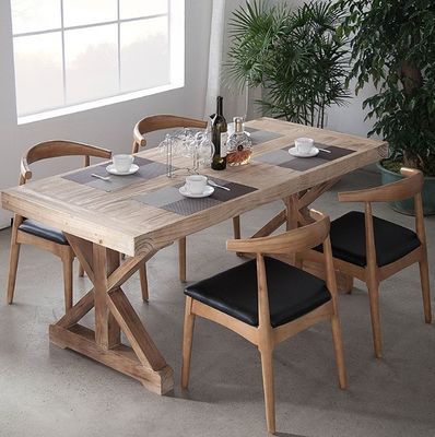 Un ensemble de table de luxe français en bois massif de pin