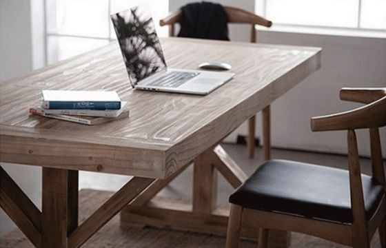 Un ensemble de table de luxe français en bois massif de pin