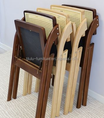 Chaises de salle à manger pliantes en rotin de bois Style de conception moderne pour les meubles de salle à manger et la construction en bois massif