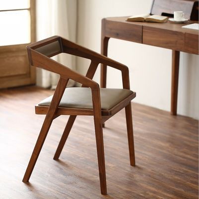 Chaise de bras en bois Restaurant Couleur noyer Dining Chaise en bois massif spécifique pour les meubles de salle à manger