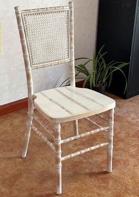 Chaise de salle à manger naturelle noire robuste design nordique Moderne échantillon en bois massif en cuir PU pour chambre de mariage