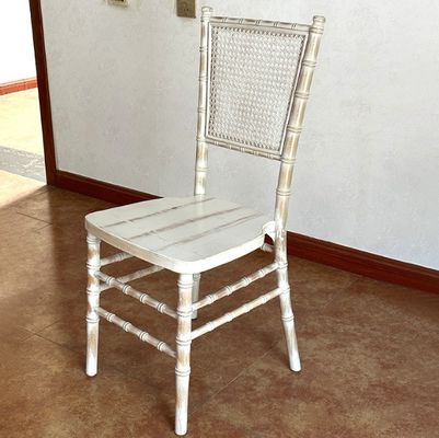 Chaise de salle à manger naturelle noire robuste design nordique Moderne échantillon en bois massif en cuir PU pour chambre de mariage