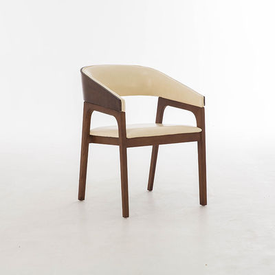 Conception Nordique en bois massif Chaise présidentielle Meubles en cuir noir Note Chaise fauteuil pour restaurant Garantie un an