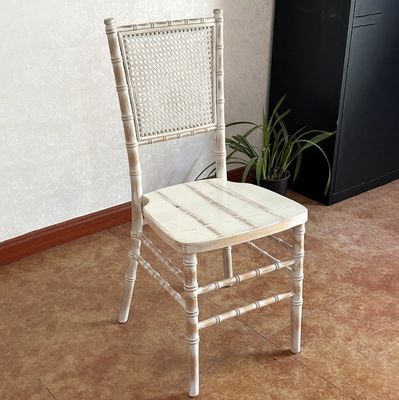 Chaise de salle à manger naturelle noire robuste design nordique Moderne échantillon en bois massif en cuir PU pour chambre de mariage
