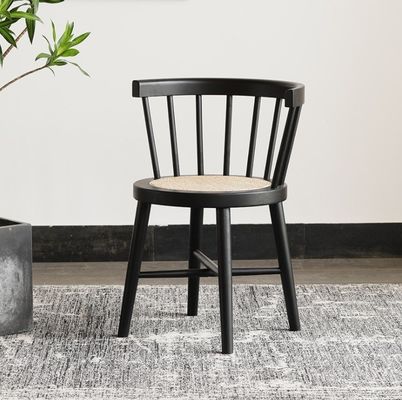 Chaise de salle à manger en bois massif Nordic Good Design Meubles de restaurant anciens avec style contemporain en 55cm*40cm*74cm