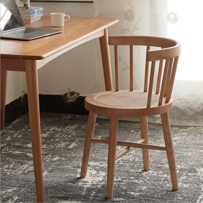 Chaise de salle à manger en bois massif Nordic Good Design Meubles de restaurant anciens avec style contemporain en 55cm*40cm*74cm