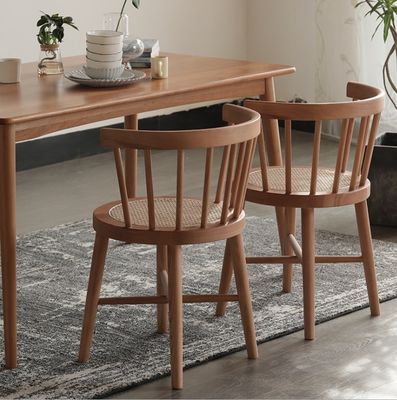 Chaise de salle à manger en bois massif Nordic Good Design Meubles de restaurant anciens avec style contemporain en 55cm*40cm*74cm