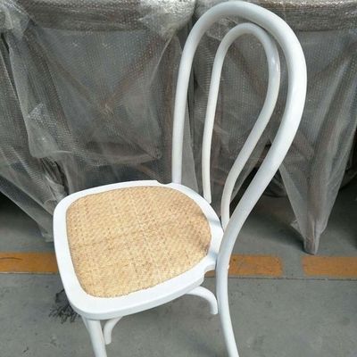 Chaise en bois empilée avec limite de poids de 100 kg Meubles modernes Restaurant Chaises de salle à manger en rotin empilées naturelles