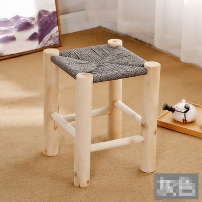 Un tabouret en bois massif de design nordique moderne pour la promotion de meubles de bar