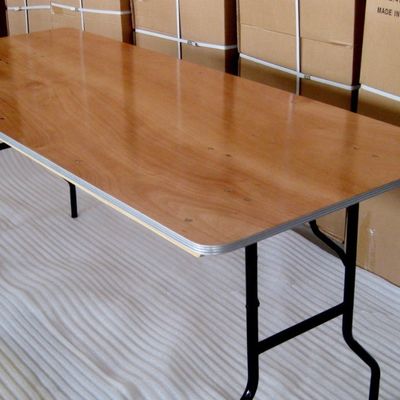 Banquet extérieur en bois massif rectangulaire Mariage Hôtel Tables à manger pliantes en design moderne pour les mariages et les hôtels