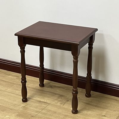 Table à manger en bois pour un restaurant ancien