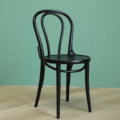 Taille personnalisée Chaises de salle à manger empilées en bois de béton dans le style Thonet français du milieu du siècle pour restaurants
