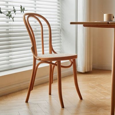 Taille personnalisée Chaises de salle à manger empilées en bois de béton dans le style Thonet français du milieu du siècle pour restaurants