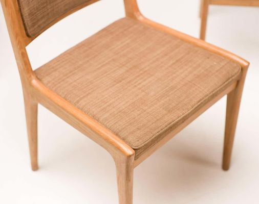 Meubles de salle à manger en bois massif Chaises à dos haut avec revêtement en tissu dans le design nordique