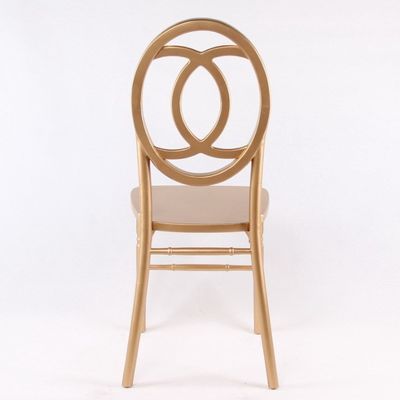 Chaises de mariage en bois massif Chaises de banquet empilables pour les événements de style nordique et durabilité