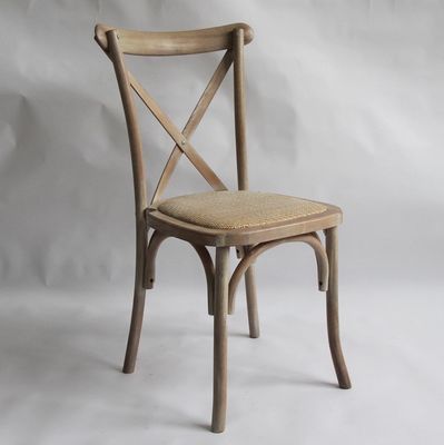 Conception personnalisée Nordique Modern Rattan Cross Back Empilable Banquet en bois massif Mariage Chaise en bois Service OEM accepté