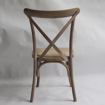 Conception personnalisée Nordique Modern Rattan Cross Back Empilable Banquet en bois massif Mariage Chaise en bois Service OEM accepté