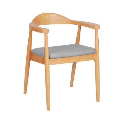Meubles de salle à manger de restaurant Chaise d'accoudoir en bois moderne avec cadre en bois massif et siège en poudre