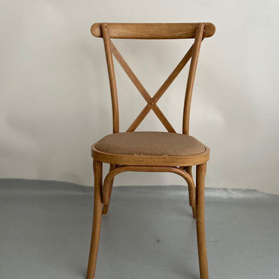 Appartement d'emballage de courrier nordique moderne à dos croisé chaise à manger en métal avec design nordique