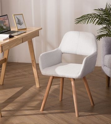 Pieds en bois massif Meubles de salle à manger Nordique Chaise de salle à manger tapissée colorée pour les besoins du client