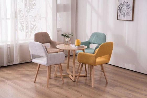 Pieds en bois massif Meubles de salle à manger Nordique Chaise de salle à manger tapissée colorée pour les besoins du client