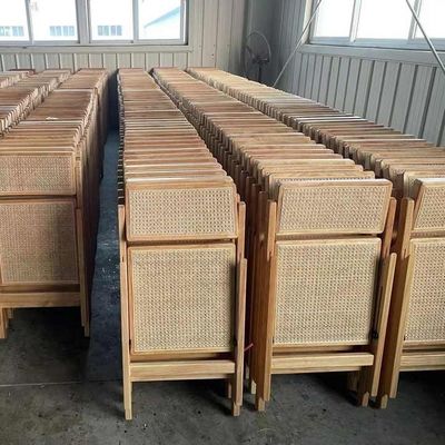 Meubles de salle à manger en bois Chaises pliables durables pour les restaurants et les événements