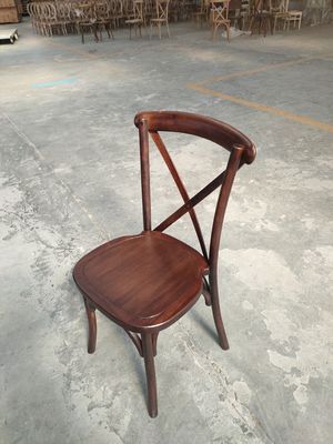 Style de design antique D50*W42*H88CM Chaises à dos croisé en bois empilable pour restaurants et meubles Morden