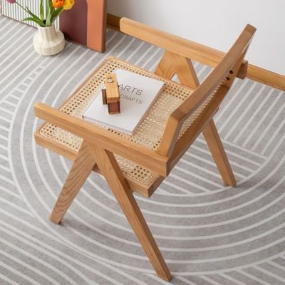 Chaise en rotin à bras en bois massif sur mesure pour les meubles de salle à manger classiques intérieurs dans les restaurants