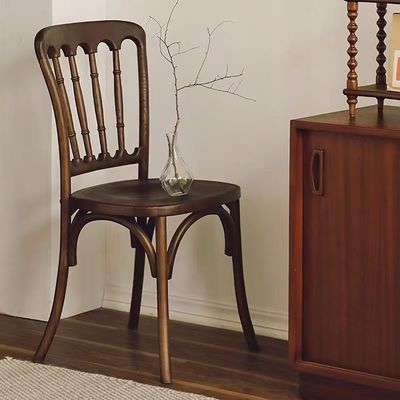 Chaise à manger en bois marron empilable pour cérémonies de mariage en rotin