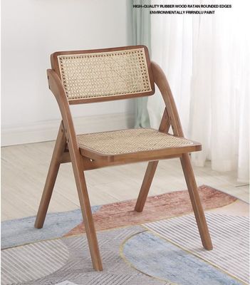 Chaise à manger en rotin pliable en bois massif nordique avec artisanat traditionnel