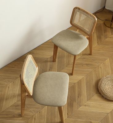 Meubles de maison classiques pratiques Chaise à manger en bois massif avec design en rotin et siège rembourrée