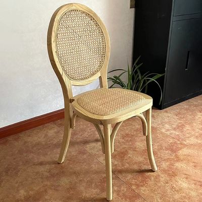 Généraux Meubles de maison de style vintage français Dining en bois Rattan naturel Mariage Chaise empilable en bois massif pour banquet