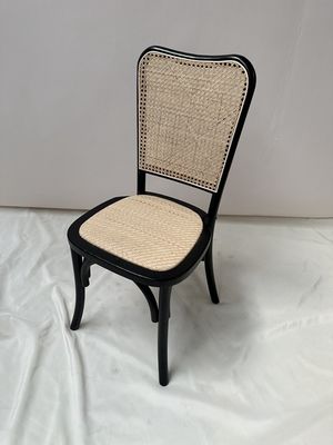 Chaise de salle à manger en rotin en bois moderne pour des sièges classiques et confortables