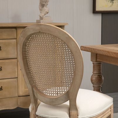Chaise de salle à manger couverte en cuir en PU de style vintage français avec conception empilable et bois massif